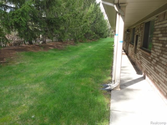 16034 Holz Drive 16, Southgate, MI 48195