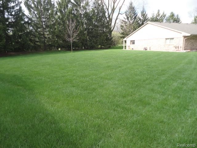 16034 Holz Drive 16, Southgate, MI 48195