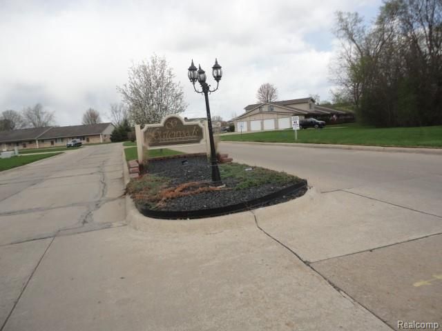 16034 Holz Drive 16, Southgate, MI 48195