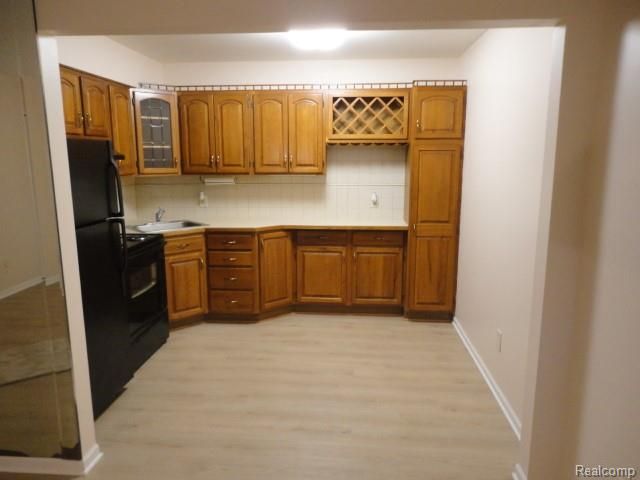 16034 Holz Drive 16, Southgate, MI 48195