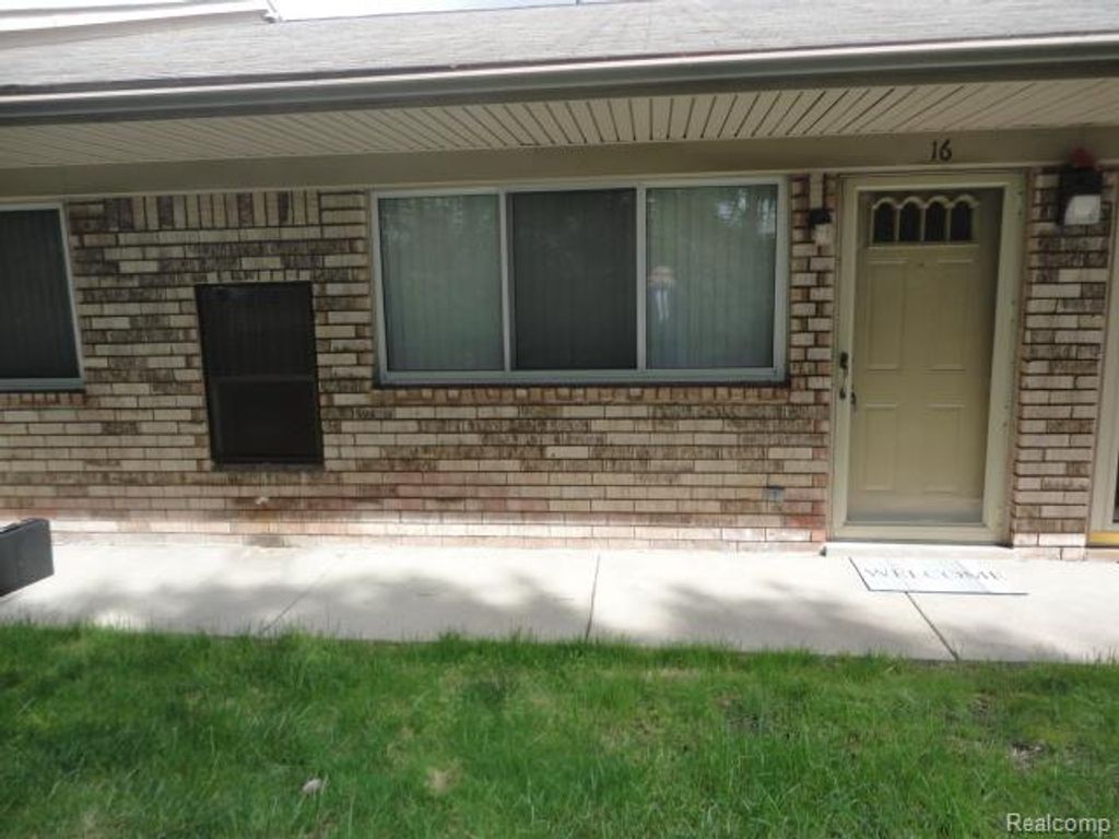 16034 Holz Drive 16, Southgate, MI 48195