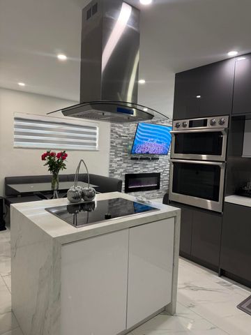 6861 Park Street, Hollywood, FL 33024
