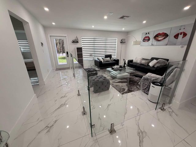 6861 Park Street, Hollywood, FL 33024