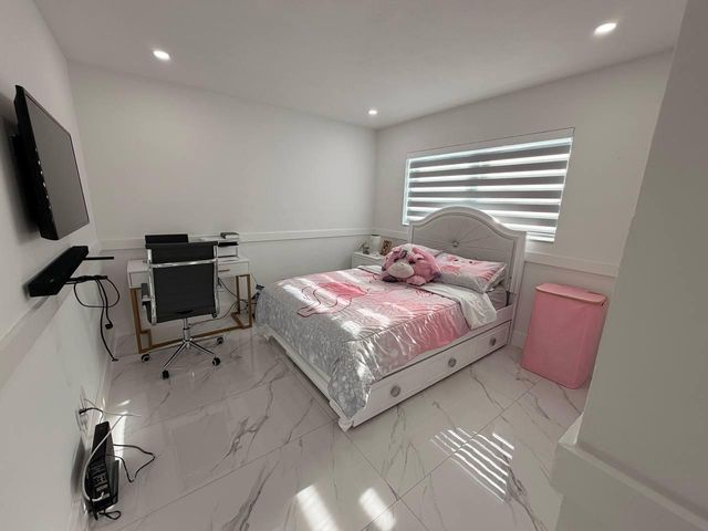 6861 Park Street, Hollywood, FL 33024