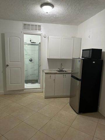 6861 Park Street, Hollywood, FL 33024