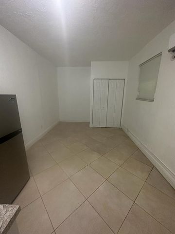 6861 Park Street, Hollywood, FL 33024