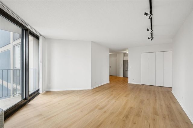 5320 N Sheridan Road 409, Chicago, IL 60640