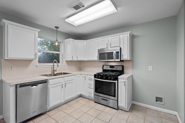5800 Winding Brook Drive, Dickinson, TX 77539