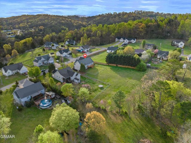 749 Harvest Meadows Drive, Kodak, TN 37764