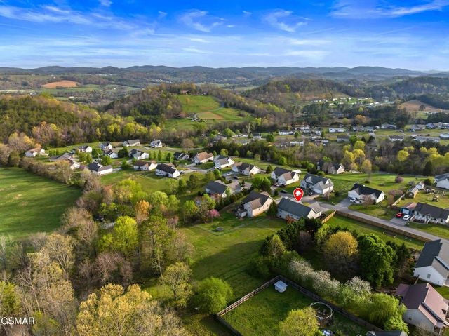 749 Harvest Meadows Drive, Kodak, TN 37764