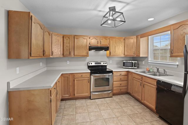 749 Harvest Meadows Drive, Kodak, TN 37764