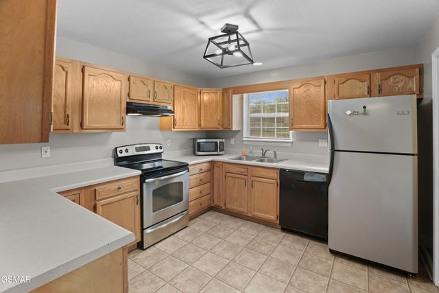 749 Harvest Meadows Drive, Kodak, TN 37764