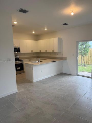 2721 SE 26th Rd 2721, Homestead, FL 33035