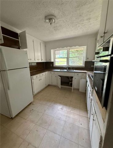 7205 Lakeview Drive, Covington, GA 30014