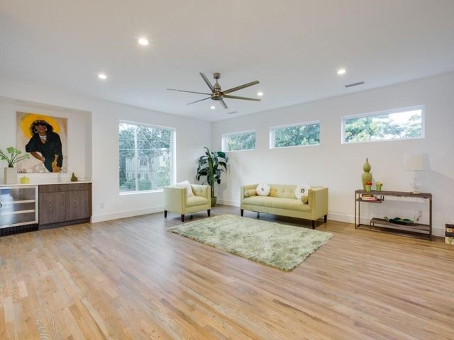 4310 Merrell Road, Dallas, TX 75229