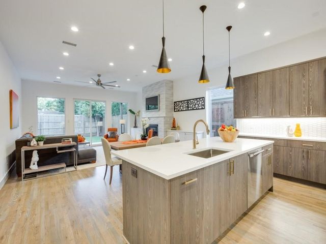 4310 Merrell Road, Dallas, TX 75229