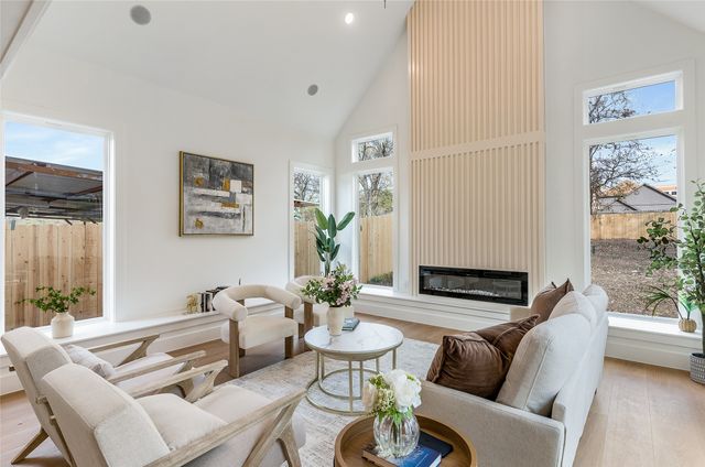 1510 Marfa Avenue, Dallas, TX 75216
