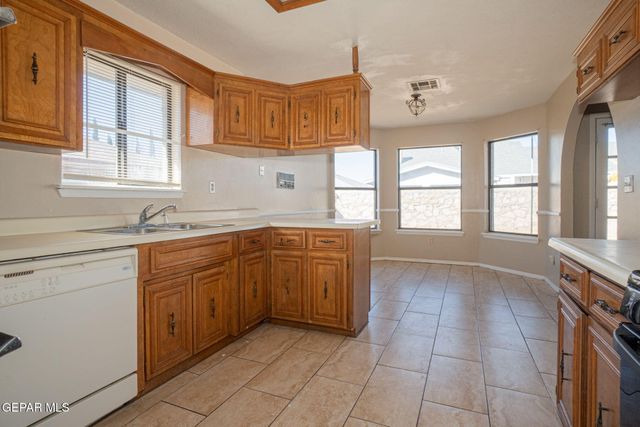 11241 BEACH FRONT Drive, El Paso, TX 79936