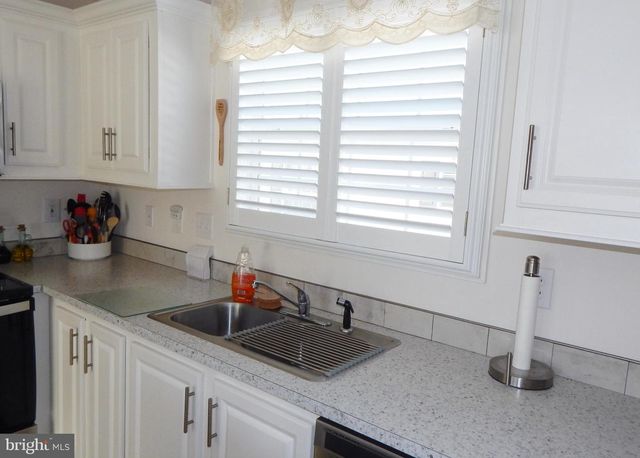 124 PARKSIDE CT, North Wales, PA 19454