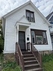 1319 W Groeling AVENUE, Milwaukee, WI 53206