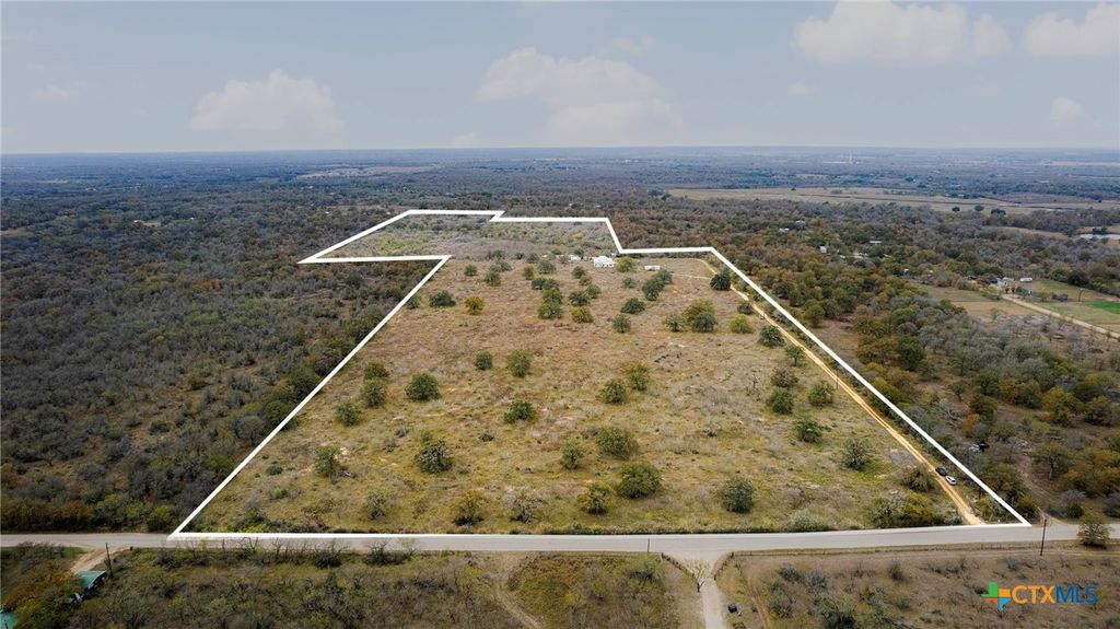 2124 Bugtussle Lane, Luling, TX 78648