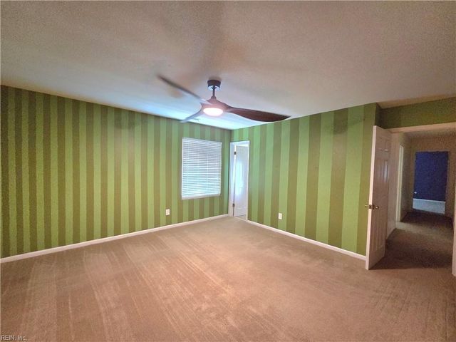 4458 Cherrywood LN, Virginia Beach, VA 23453