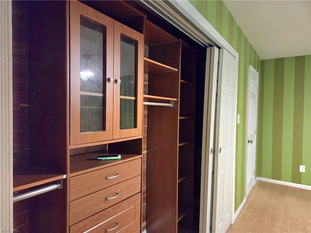 4458 Cherrywood LN, Virginia Beach, VA 23453