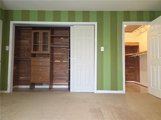 4458 Cherrywood LN, Virginia Beach, VA 23453