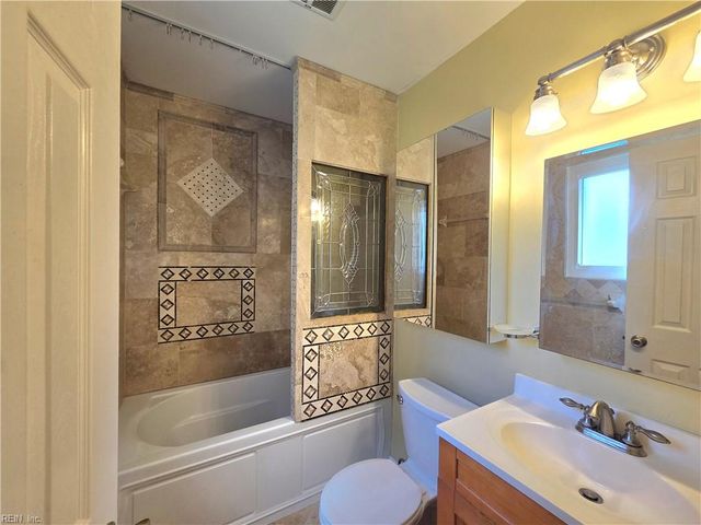 4458 Cherrywood LN, Virginia Beach, VA 23453