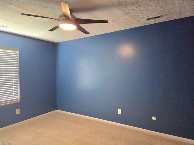 4458 Cherrywood LN, Virginia Beach, VA 23453
