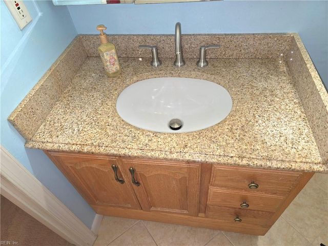 4458 Cherrywood LN, Virginia Beach, VA 23453
