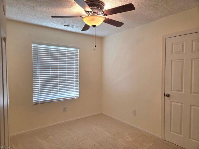 4458 Cherrywood LN, Virginia Beach, VA 23453