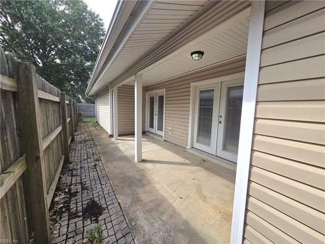 4458 Cherrywood LN, Virginia Beach, VA 23453