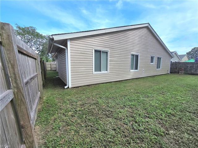 4458 Cherrywood LN, Virginia Beach, VA 23453