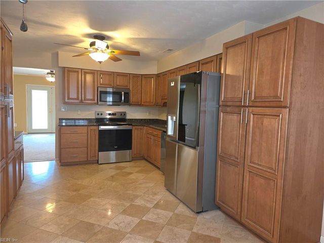 4458 Cherrywood LN, Virginia Beach, VA 23453