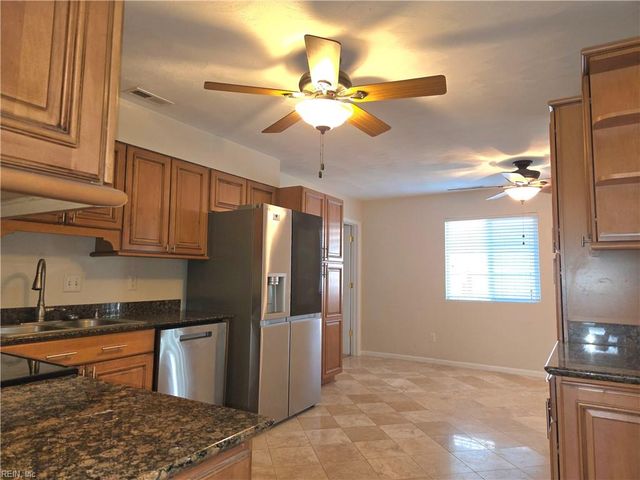 4458 Cherrywood LN, Virginia Beach, VA 23453