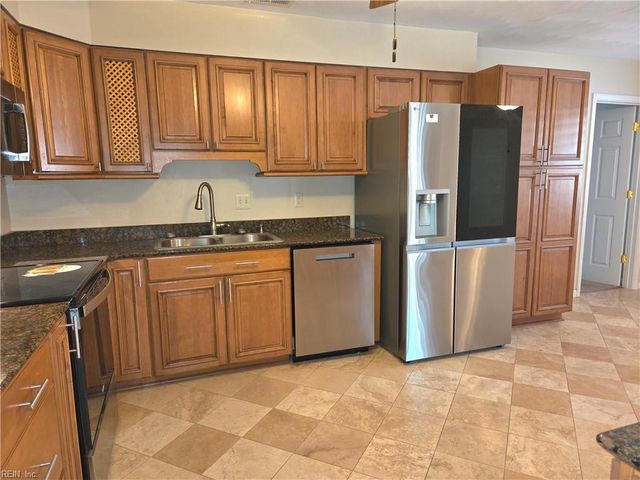4458 Cherrywood LN, Virginia Beach, VA 23453