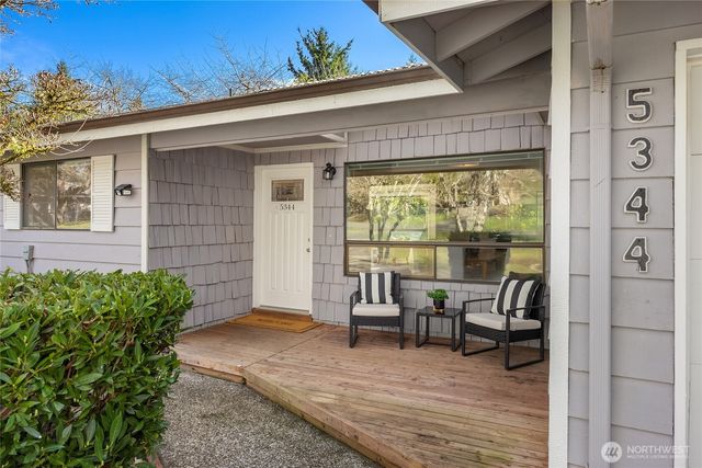 5344 Ruby Place NE, Bainbridge Island, WA 98110