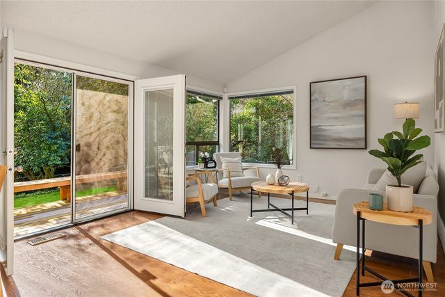 5344 Ruby Place NE, Bainbridge Island, WA 98110