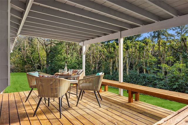 5344 Ruby Place NE, Bainbridge Island, WA 98110