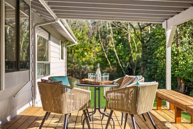 5344 Ruby Place NE, Bainbridge Island, WA 98110