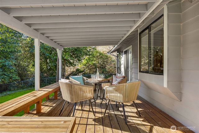 5344 Ruby Place NE, Bainbridge Island, WA 98110