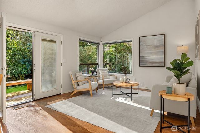 5344 Ruby Place NE, Bainbridge Island, WA 98110