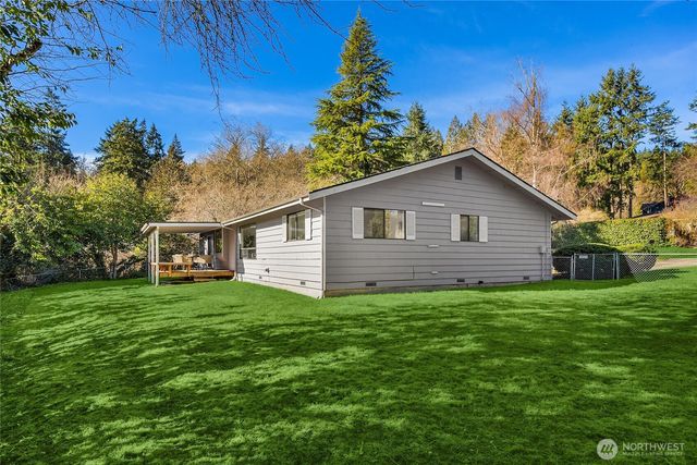 5344 Ruby Place NE, Bainbridge Island, WA 98110