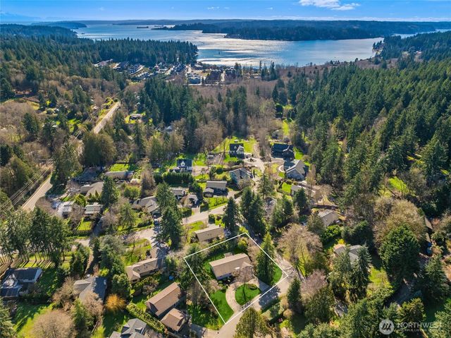 5344 Ruby Place NE, Bainbridge Island, WA 98110