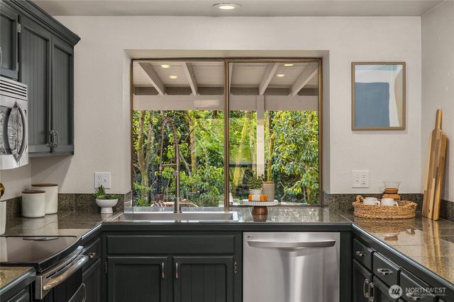 5344 Ruby Place NE, Bainbridge Island, WA 98110