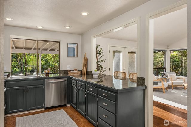 5344 Ruby Place NE, Bainbridge Island, WA 98110