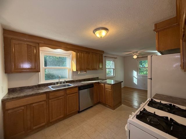 45 Richardson St A, Billerica, MA 01821