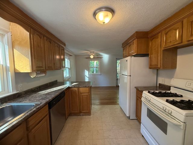45 Richardson St A, Billerica, MA 01821