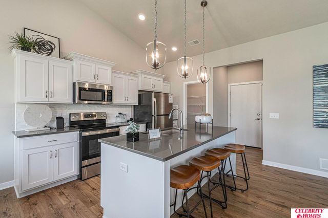 8206 N 113 Avenue, Omaha, NE 68142